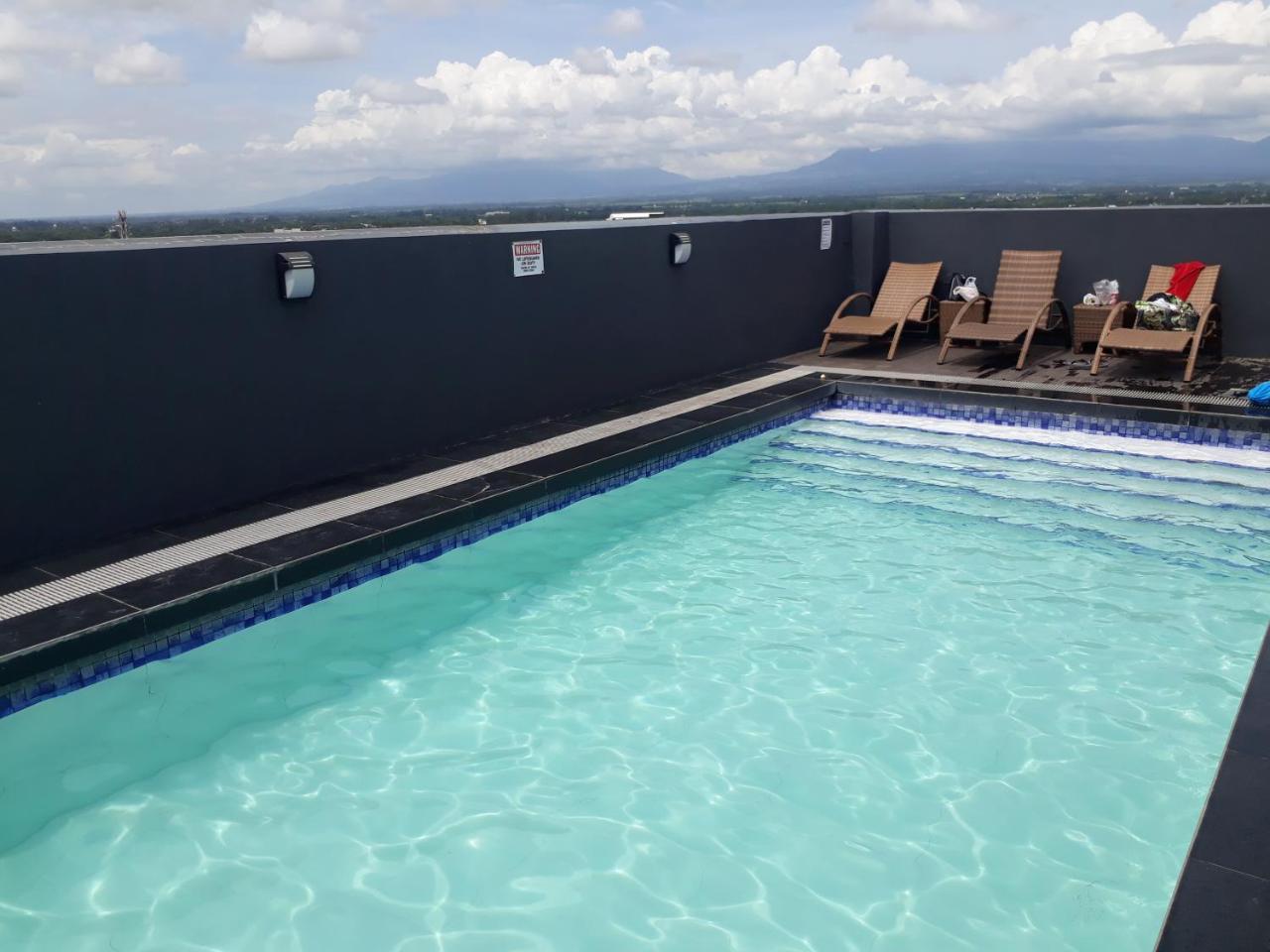 913Cityscape Located At City Center Bacolod Esterno foto